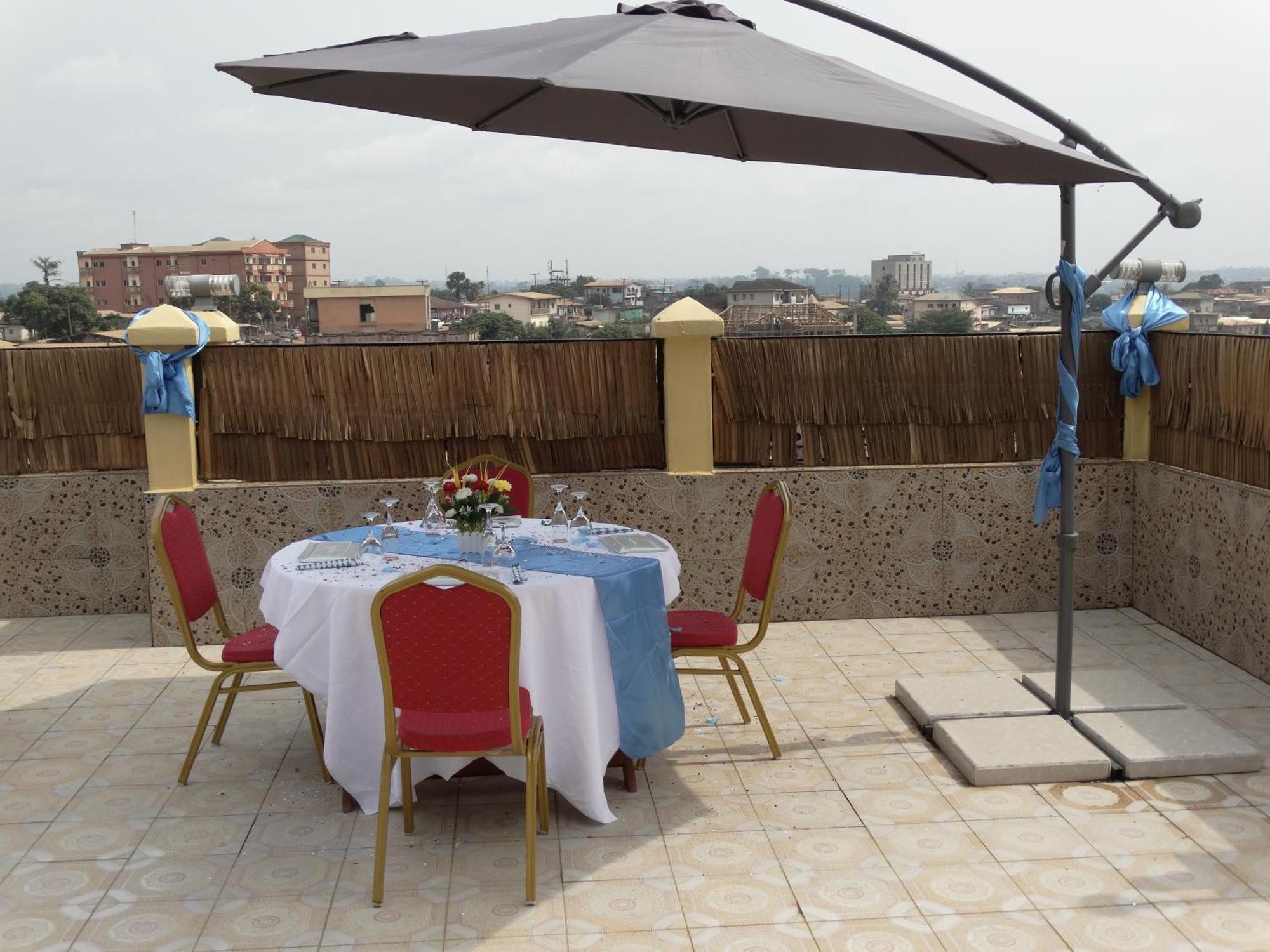 Safyad Hotel Yaounde Exterior photo