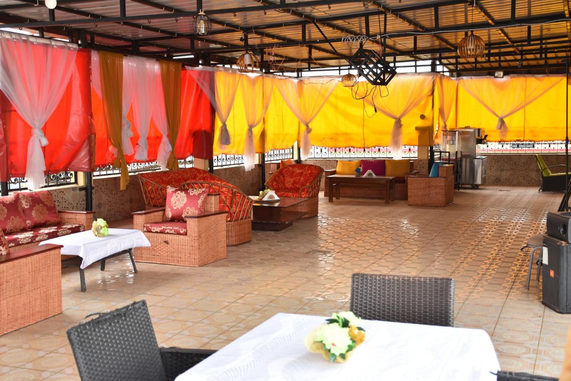 Safyad Hotel Yaounde Exterior photo