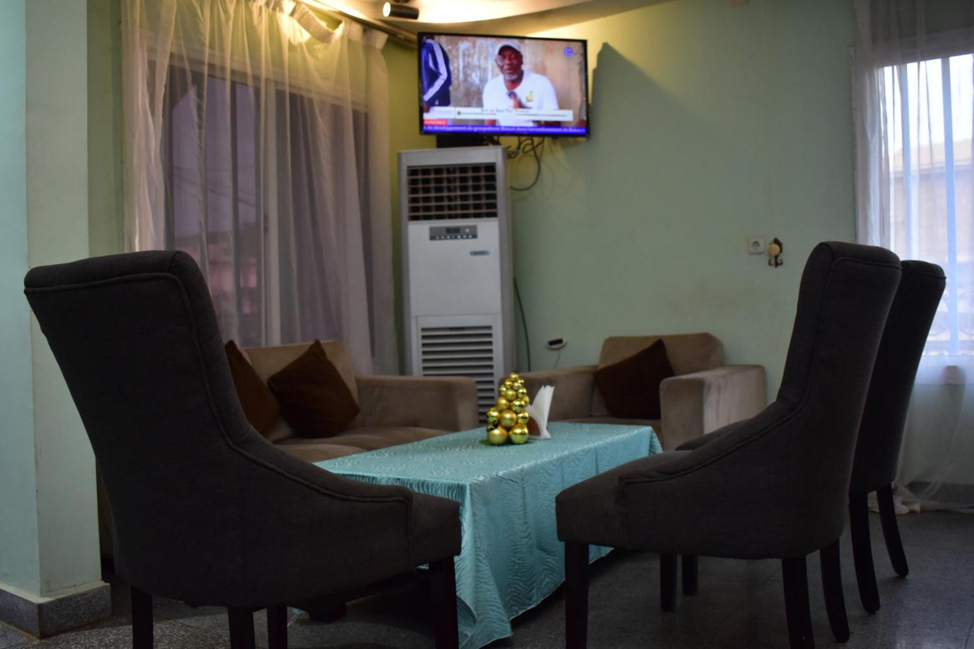 Safyad Hotel Yaounde Exterior photo