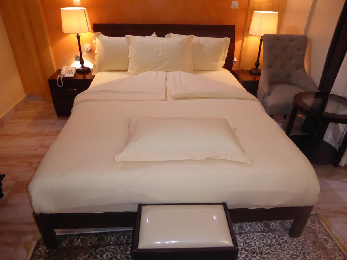 Safyad Hotel Yaounde Exterior photo