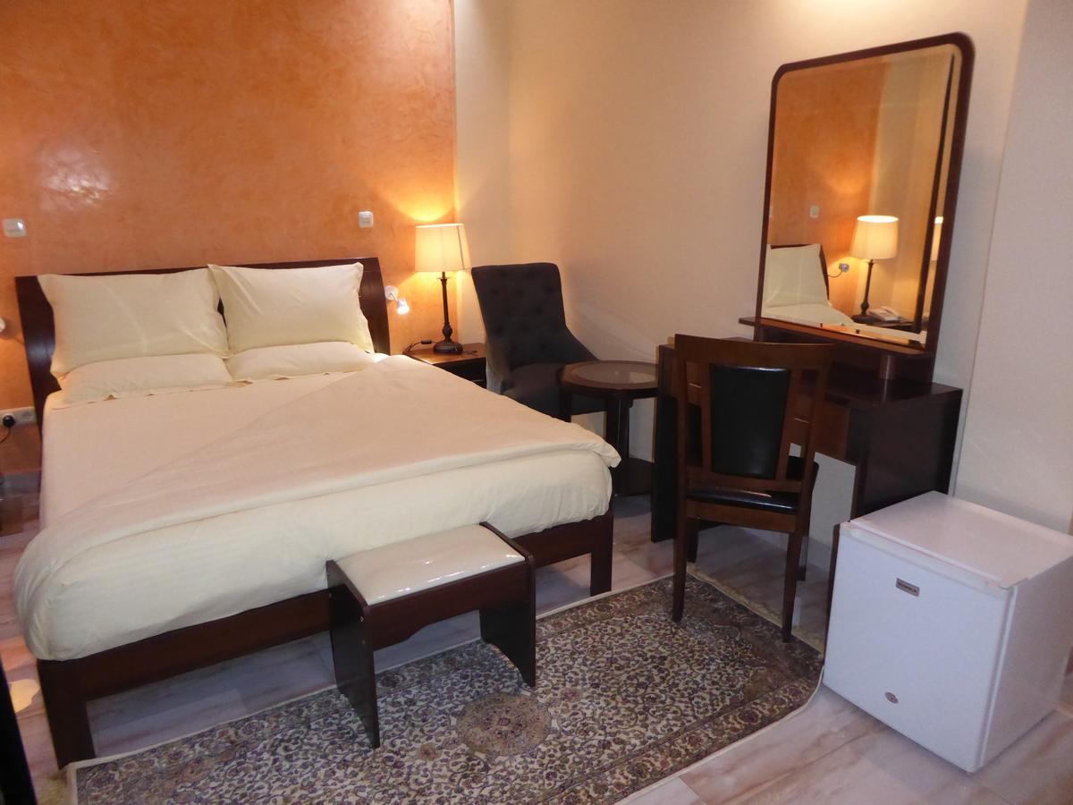 Safyad Hotel Yaounde Exterior photo