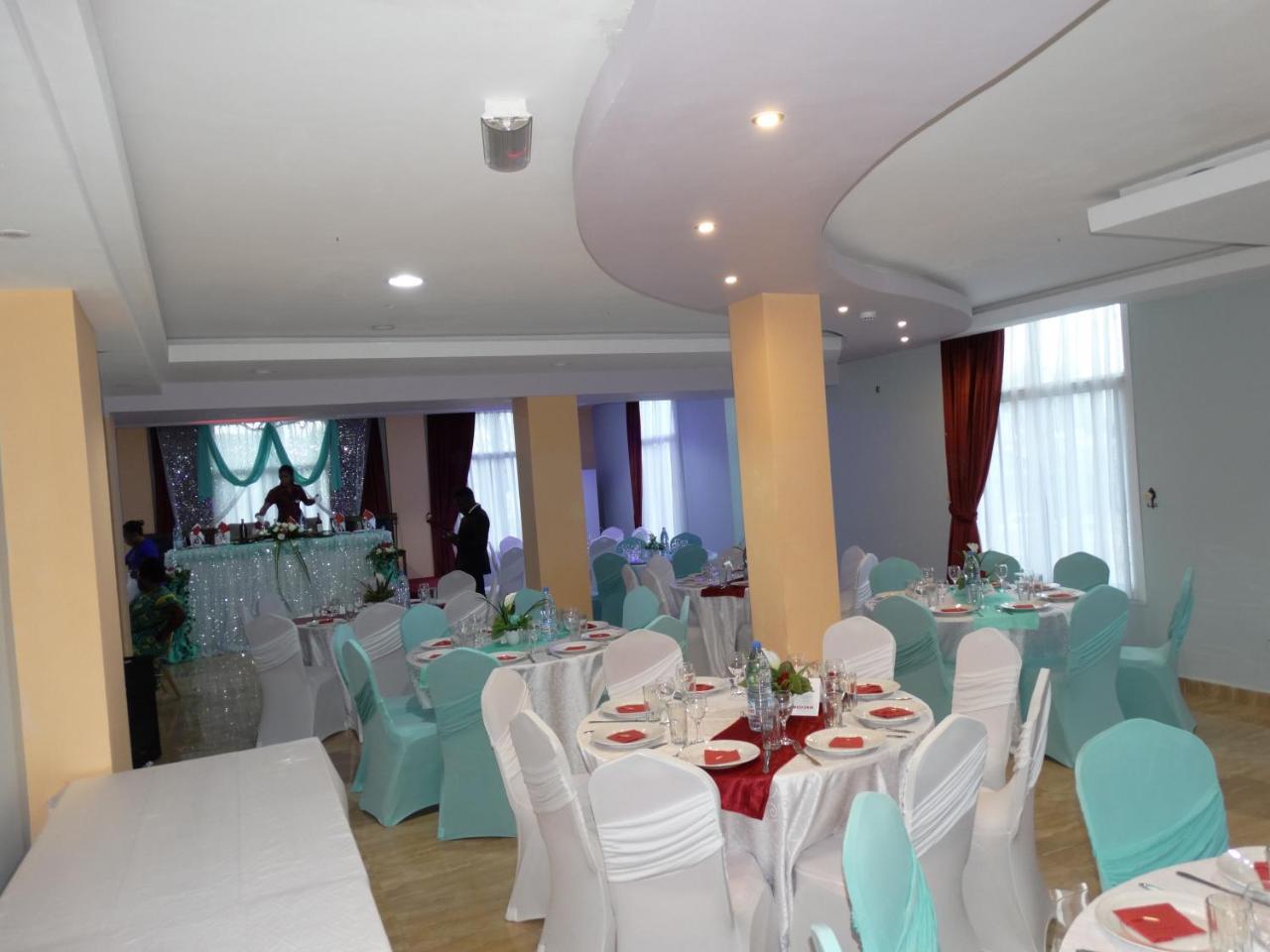 Safyad Hotel Yaounde Exterior photo